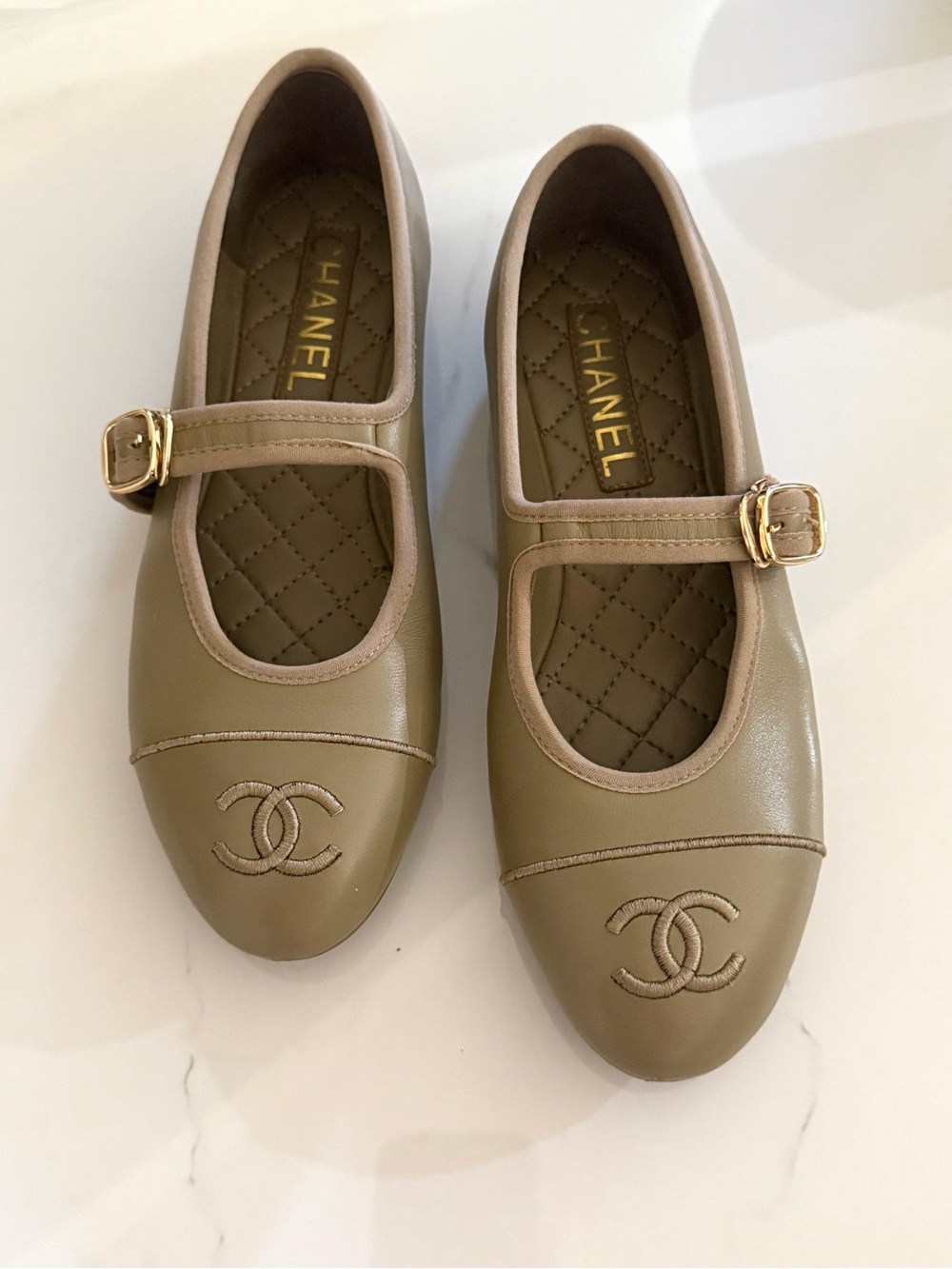 Flat Ballet Shoes.  Size: 39C ( WILL FIT A SIZE 38 TOO).  Color: Khaki/Olive